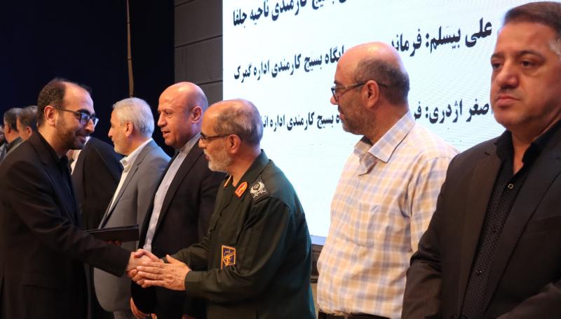 تجلیل از فرمانده بسیج کارمندی دانشگاه مراغه